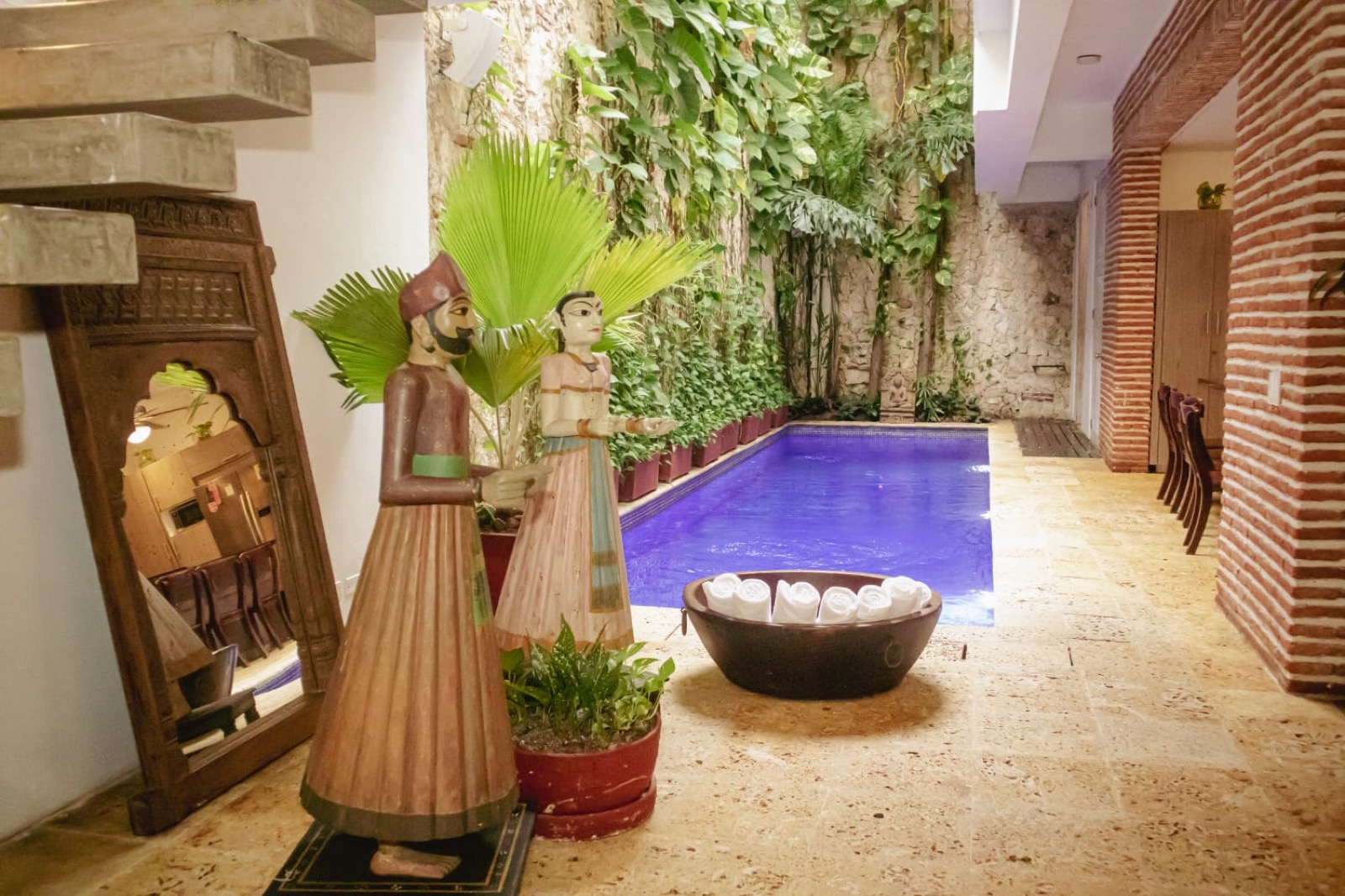 Casa del Hobo colonial villa in Walled City